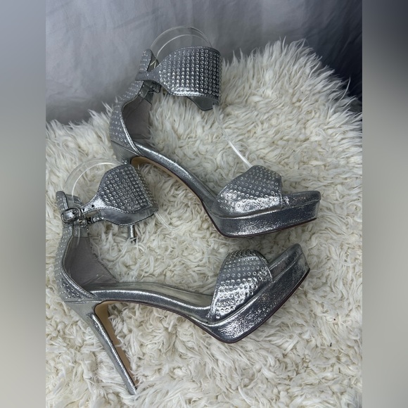 Carlos Santana Heels size 6.5M Silver - Picture 4 of 16